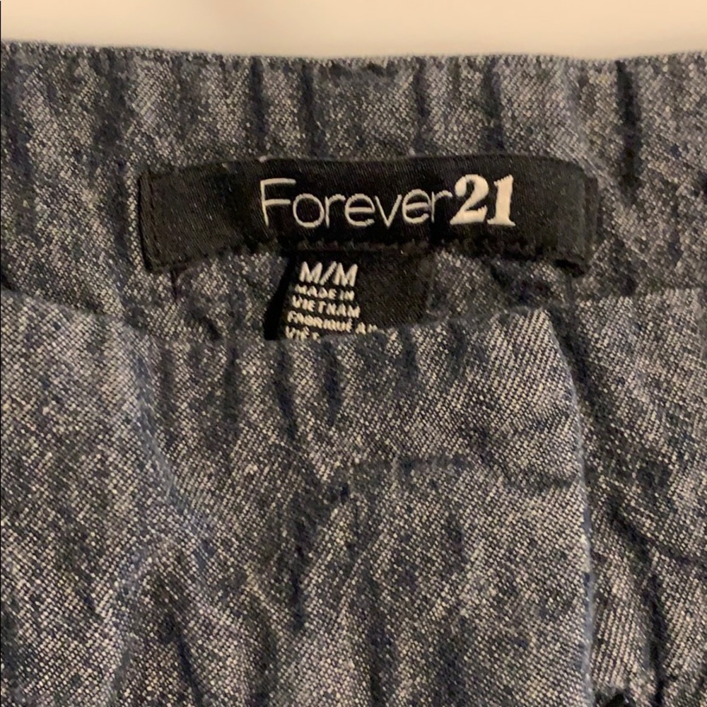 FOREVER 21 SHORT SHORTS SIZE MEDIUM - Picture 2 of 4